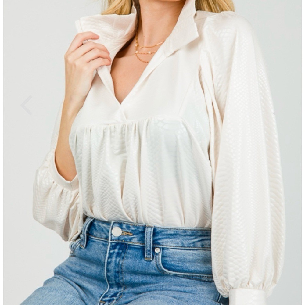 Adrienne White Faux Snakeskin Textured‎ Tunic Top - Size M